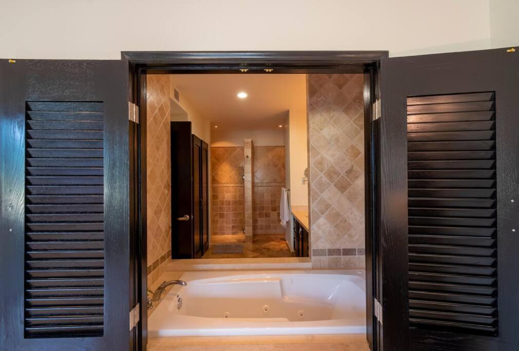 Condo Maravilla - New Luxurious Condo 300Mt From The Beach Cabo San Lucas Exterior photo
